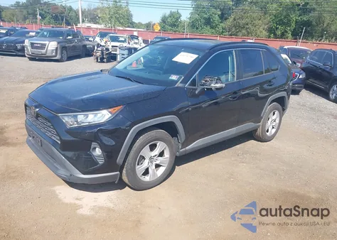 2019 Toyota Rav4 Xle z USA, uszkodzony, nr VIN 2T3W1RFV3KW012477